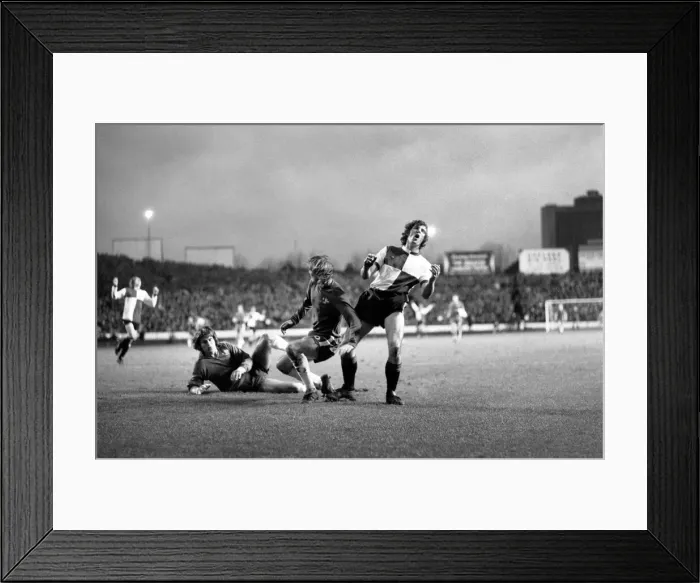 Framed Print : English League Division One match at Stamford Bridge Chelsea 0 v Queens Park
