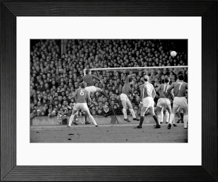Framed Print : English FA Cup match at Portman Road Ipswich Town 0 v Manchester United 1 Framed Print : English FA Cup match at Portman Road Ipswich Town 0 v Manchester United 1