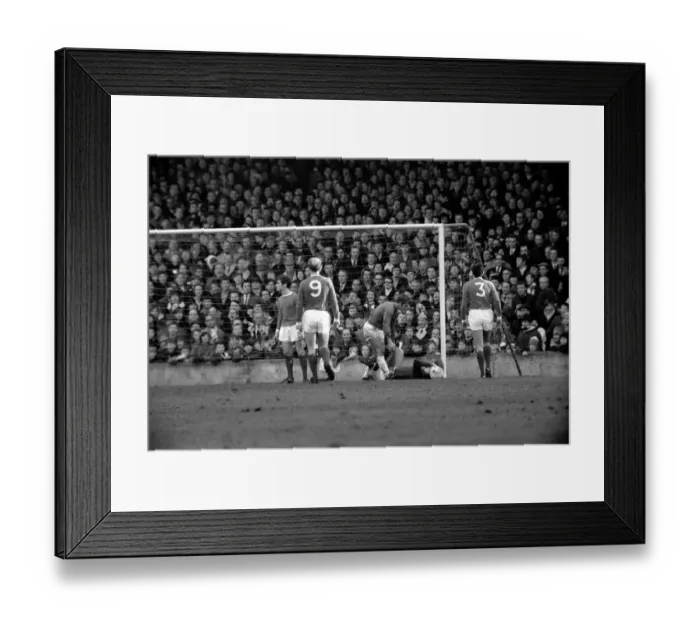 Framed Print : English FA Cup match at Portman Road Ipswich Town 0 v Manchester United 1