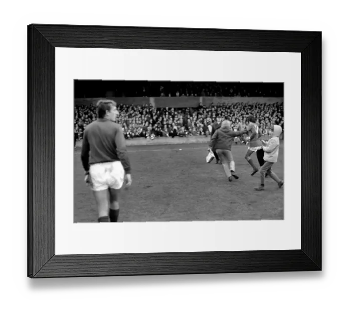 Framed Print : English FA Cup match at Portman Road Ipswich Town 0 v Manchester United 1 Framed Print : English FA Cup match at Portman Road Ipswich Town 0 v Manchester United 1