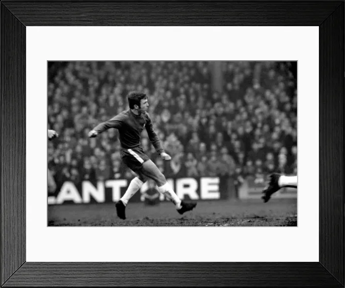 Framed Print : Sport: Football: English League Division One match. Crystal Palace v. Chelsea Framed Print : Sport: Football: English League Division One match. Crystal Palace v. Chelsea