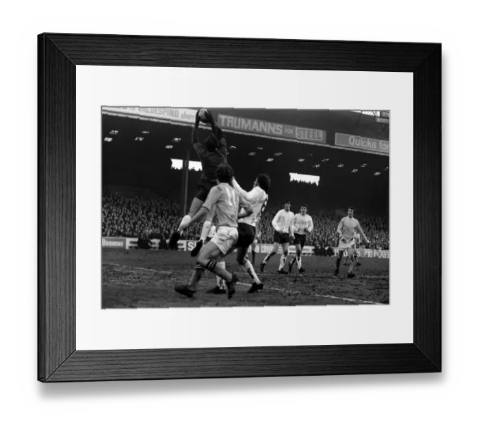 Framed Print : Sport: Football: Manchester City v. Tottenham Hotspur. Spurs keeper Jennings collects