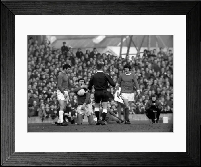 Framed Print : English FA Cup match at Portman Road Ipswich Town 0 v Manchester United 1 Framed Print : English FA Cup match at Portman Road Ipswich Town 0 v Manchester United 1