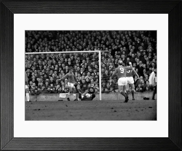 Framed Print : English FA Cup match at Portman Road Ipswich Town 0 v Manchester United 1 Framed Print : English FA Cup match at Portman Road Ipswich Town 0 v Manchester United 1
