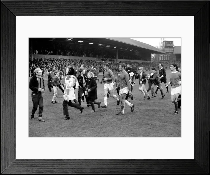 Framed Print : English FA Cup match at Portman Road Ipswich Town 0 v Manchester United 1 Framed Print : English FA Cup match at Portman Road Ipswich Town 0 v Manchester United 1