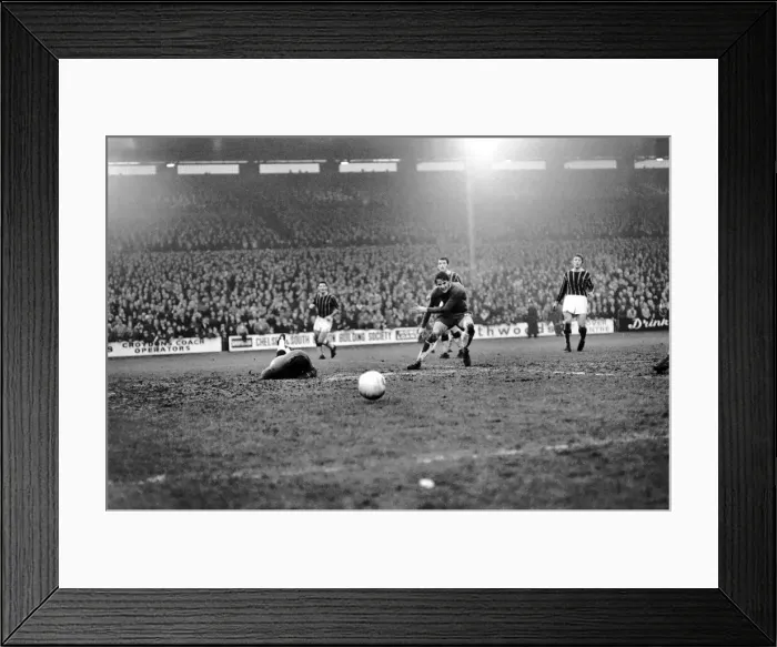 Framed Print : Sport: Football: English League Division One match. Crystal Palace v. Chelsea