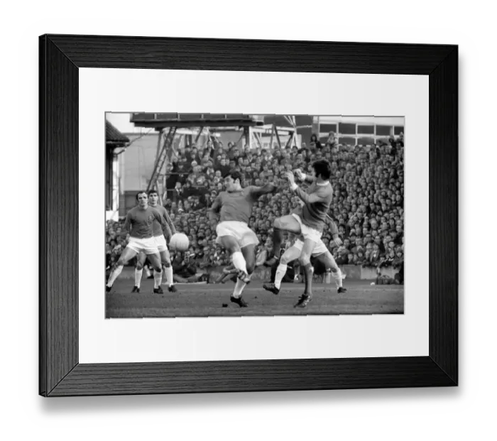 Framed Print : English FA Cup match at Portman Road Ipswich Town 0 v Manchester United 1 Framed Print : English FA Cup match at Portman Road Ipswich Town 0 v Manchester United 1