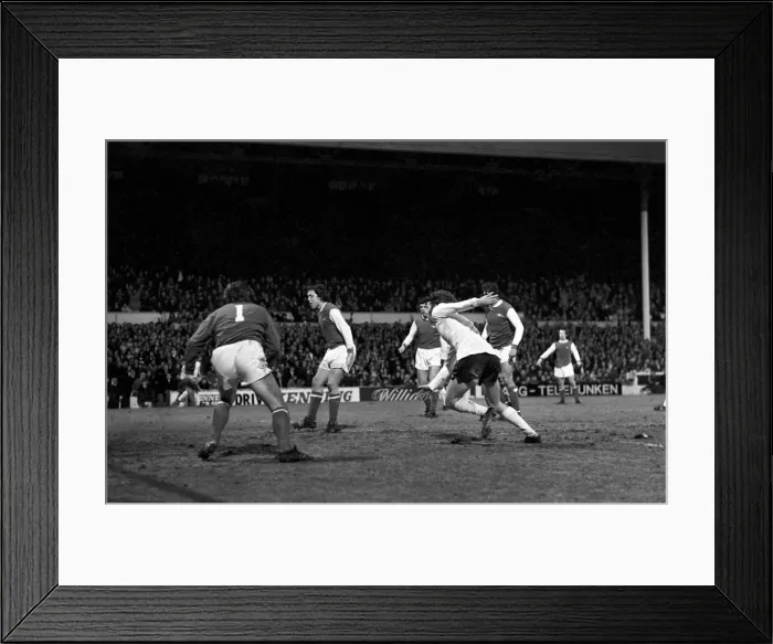 Framed Print : Division One Football, local derby match between Tottenham Hotspur Framed Print : Division One Football, local derby match between Tottenham Hotspur