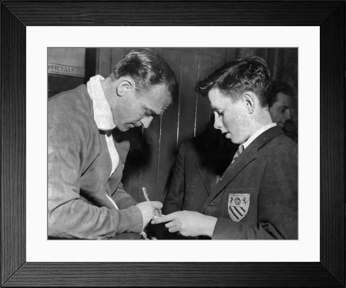 Framed Print : Alfredo di Stefano, Real Madrid, Tuesday 24th April 1956 Framed Print : Alfredo di Stefano, Real Madrid, Tuesday 24th April 1956
