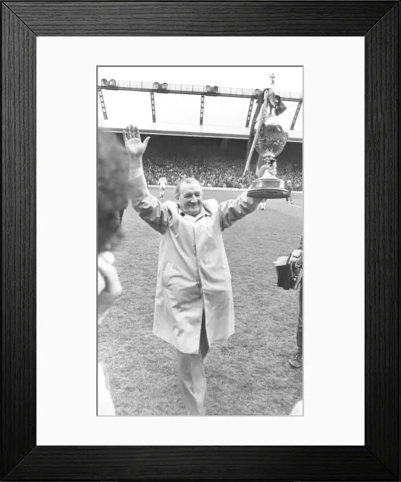 Framed Print : Liverpool Manager Bob Paisley holding up the League Championship trophy to the Anfield Framed Print : Liverpool Manager Bob Paisley holding up the League Championship trophy to the Anfield
