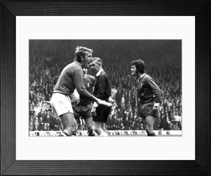 Framed Print : Liverpool vs. Manchester United. Hughes and Keegan argue with referee after disallowed Framed Print : Liverpool vs. Manchester United. Hughes and Keegan argue with referee after disallowed