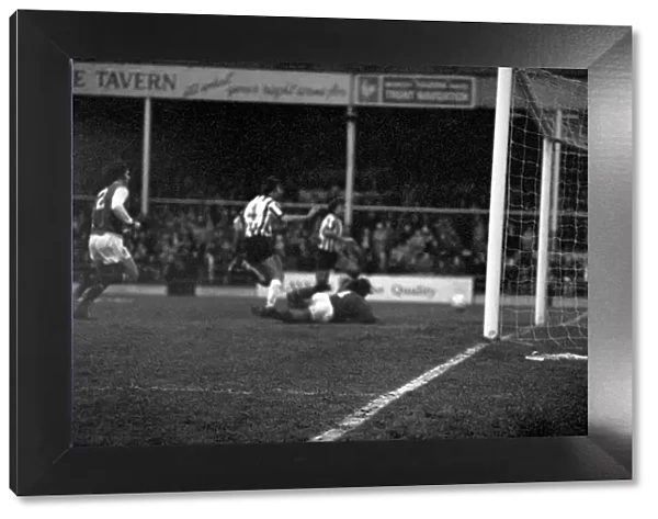 F. A. Cup. Notts County (0) v. Arsenal (1). January 1977 77-00110-019