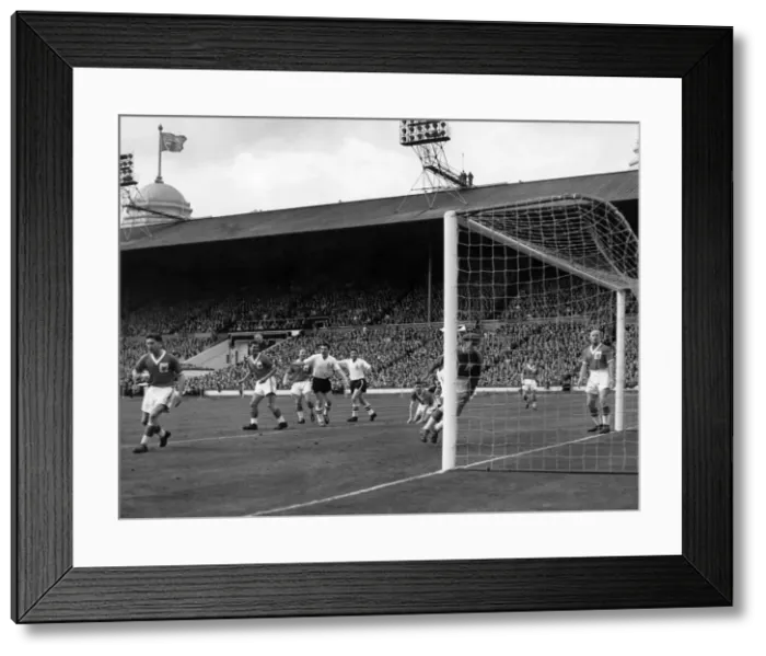 Framed Print : F. A. Cup Final at Wembley: Nottingham Forest V. Luton Town Framed Print : F. A. Cup Final at Wembley: Nottingham Forest V. Luton Town