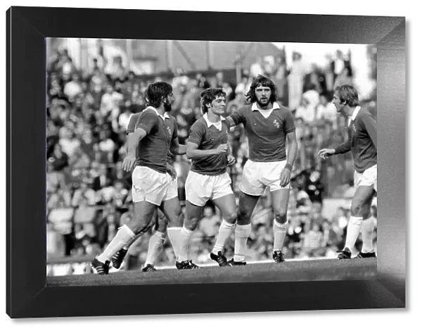 Division I. Arsenal (2) v. Leicester City (2). September 1975 75-04972-057