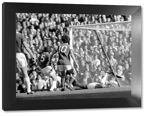 Division I. Arsenal (2) v. Leicester City (2). September 1975 75-04972-012