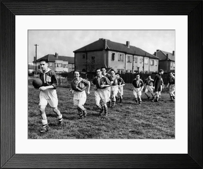 Framed Print : Burns You take the field at Newbury Park where they played Stratford Loco Framed Print : Burns You take the field at Newbury Park where they played Stratford Loco