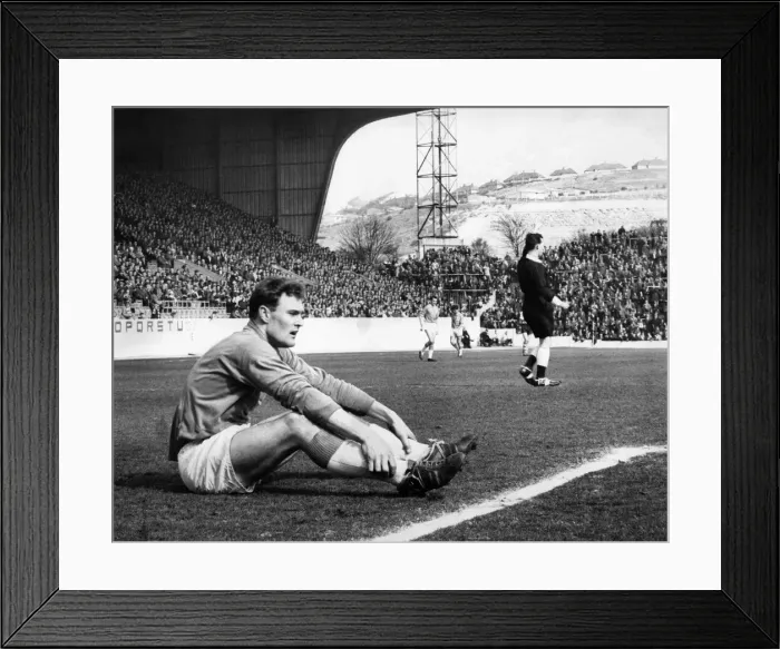 Framed Print : Blackpool goalkeeper Brian Harvey. April 1962 P011204 Framed Print : Blackpool goalkeeper Brian Harvey. April 1962 P011204