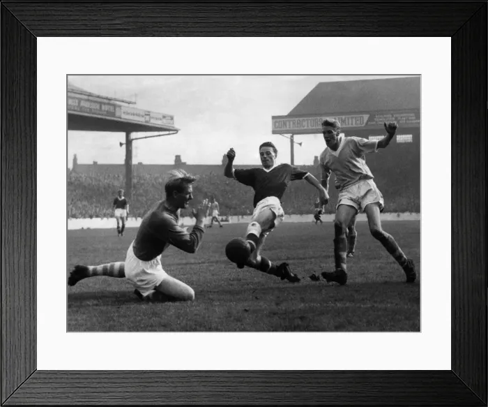 Framed Print : Hicklin. People. Manchester City. v. Manchester United. (10)