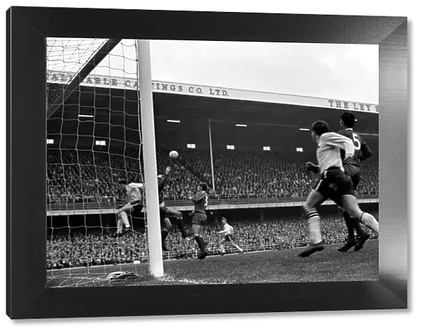 Derby v. Liverpool. Tommy Lawrence punches clean Derby attack. November 1969 Z10619-018