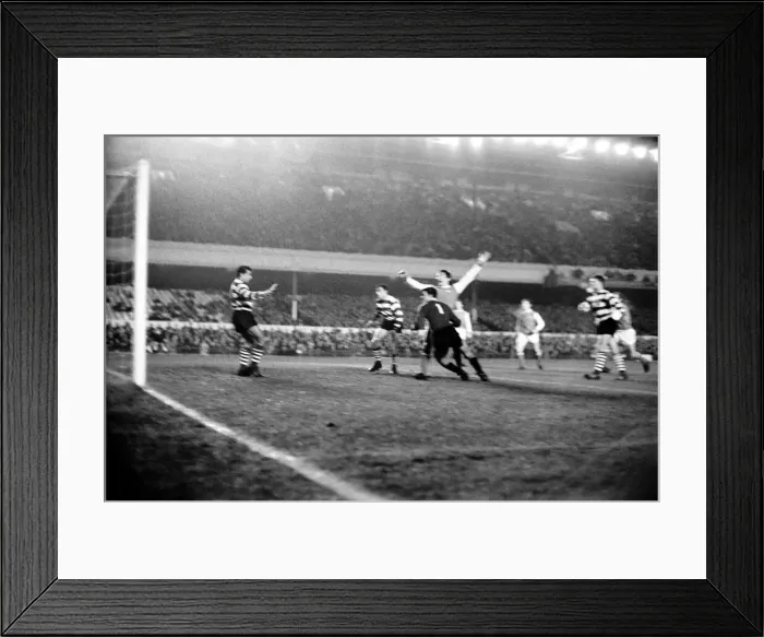 Framed Print : Sport: Football: Arsenal v. Sporting Lisbon Inter City Fairs Cup Framed Print : Sport: Football: Arsenal v. Sporting Lisbon Inter City Fairs Cup