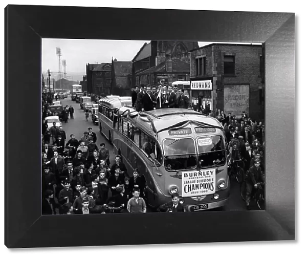 Burnley F. C. tours the Town with the League Winners Cup. May 1960 P011346
