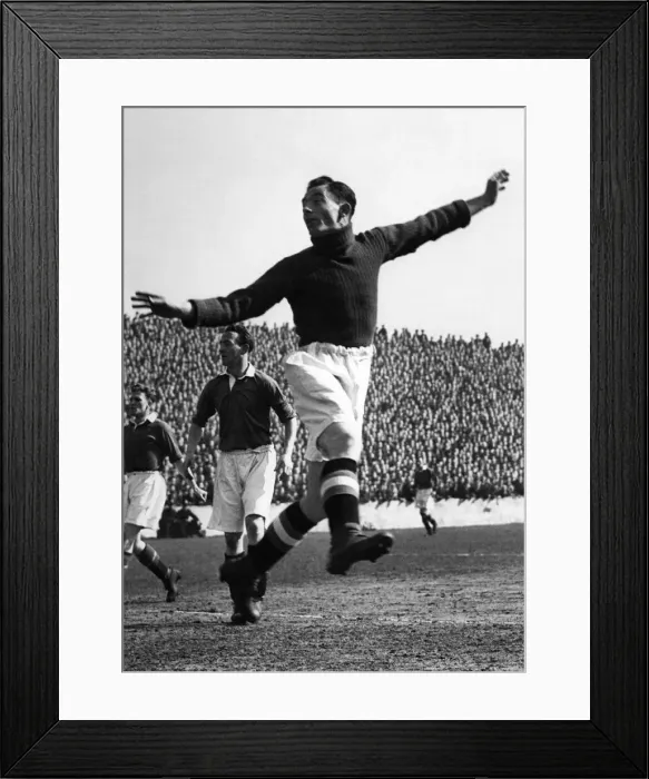 Framed Print : Harry Medhurst. Chelsea. April 1949 P011303 Framed Print : Harry Medhurst. Chelsea. April 1949 P011303