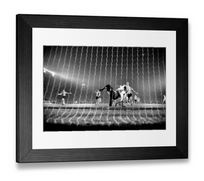 Framed Print : Sport: Football: Arsenal v. Sporting Lisbon Inter City Fairs Cup. Action from the match