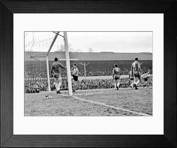 Framed Print : English League Division One match Wolverhampton Wanderers 3 v Chelsea 0 Framed Print : English League Division One match Wolverhampton Wanderers 3 v Chelsea 0