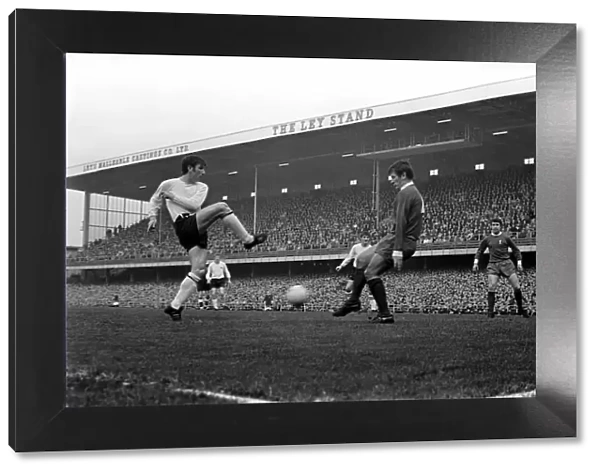 Derby v. Liverpool. O Hare shoots stopped by Ron Yeats. November 1969 Z10619