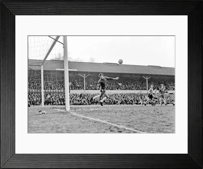 Framed Print : English League Division One match Wolverhampton Wanderers 3 v Chelsea 0