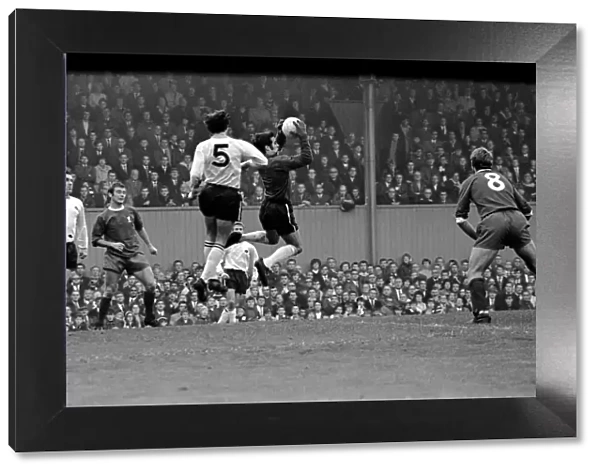 Derby v. Liverpool. Hector shoots. November 1969 Z10619-023