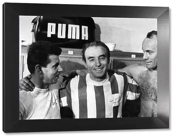 Masopust (left) and Popluhar with Stanley Mattheus after the game. April 1965 P011225