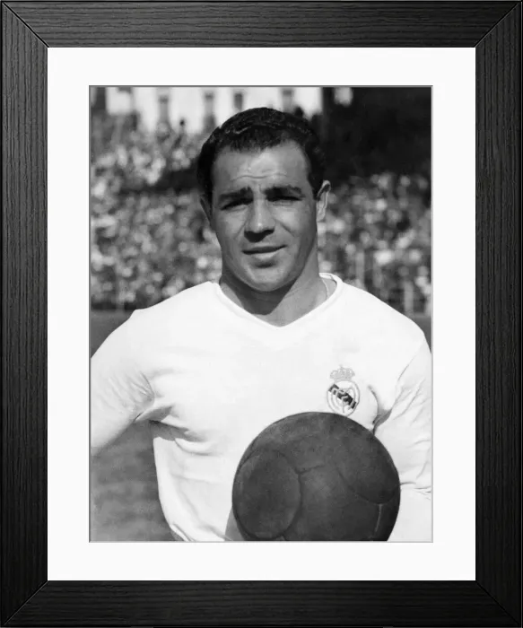 Framed Print : Nice v Real Madrid. JosAoe Iglesias Joseito of Real Madrid. March 1957 P011205