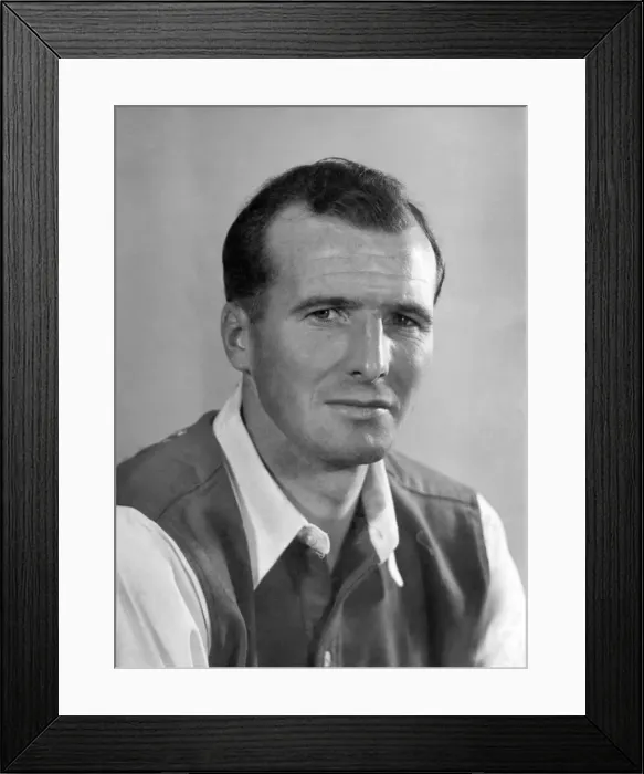 Framed Print : Walley Barnes (Left-Back). August 1948 P011392