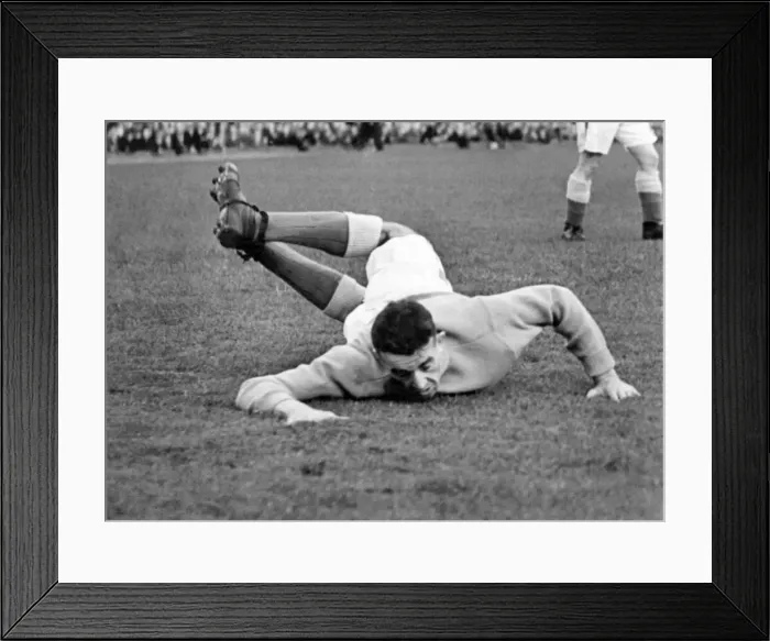 Framed Print : Fred Martin (Aberdeen F. C. ). October 1953 P011273 Framed Print : Fred Martin (Aberdeen F. C. ). October 1953 P011273