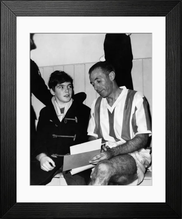 Framed Print : Stan Matthews returns to Stoek. 29. Great moment for John Elkes Framed Print : Stan Matthews returns to Stoek. 29. Great moment for John Elkes