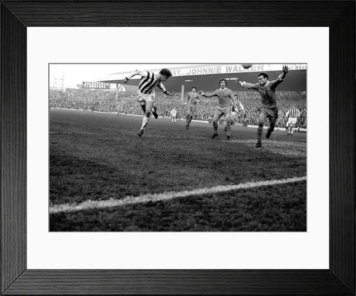 Framed Print : English League Division One match at the Hawthorns West Bromwich Albion 3 v Framed Print : English League Division One match at the Hawthorns West Bromwich Albion 3 v