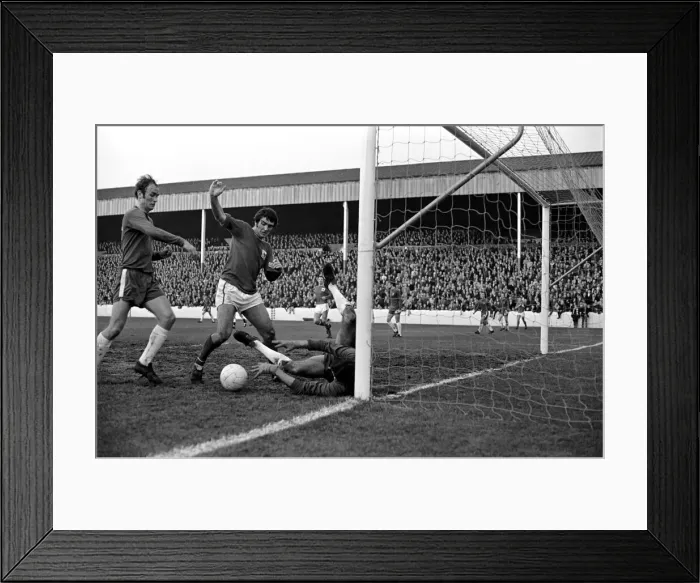 Framed Print : English League Division One match Nottingham Forest 1 v Chelsea 1 Framed Print : English League Division One match Nottingham Forest 1 v Chelsea 1