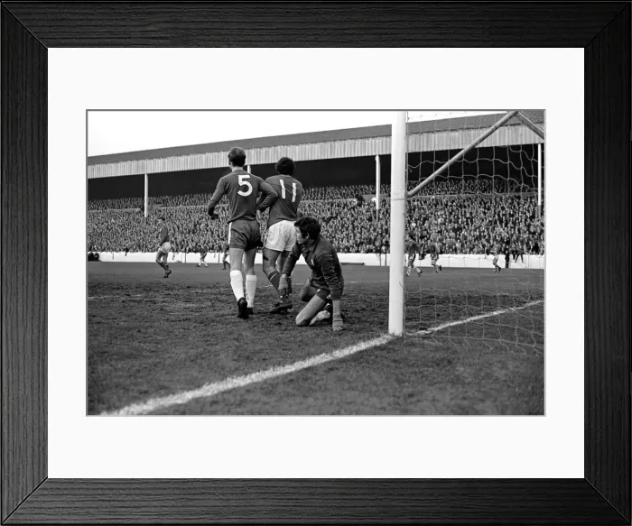 Framed Print : English League Division One match Nottingham Forest 1 v Chelsea 1 Framed Print : English League Division One match Nottingham Forest 1 v Chelsea 1