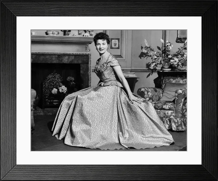 Framed Print : Eileen Herlie actress star of The Eagle has Two Heads and alongside Lawrence Olivers (sic Framed Print : Eileen Herlie actress star of The Eagle has Two Heads and alongside Lawrence Olivers (sic