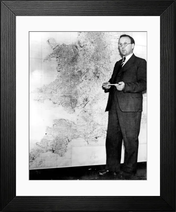 Framed Print : War - World War II - Battle of Britain - Radar Inventor - Mr Robert Alexander Watson Watt Framed Print : War - World War II - Battle of Britain - Radar Inventor - Mr Robert Alexander Watson Watt