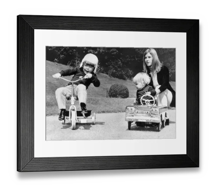 Framed Print : Helen Stewart, wife of racing driver Jackie Stewart with sons Paul Stewart (L