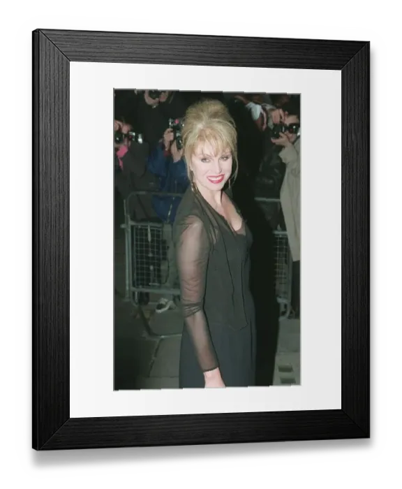  : Joanna Lumley Actress March 98 Actress arriving at the royal albert hall to hear