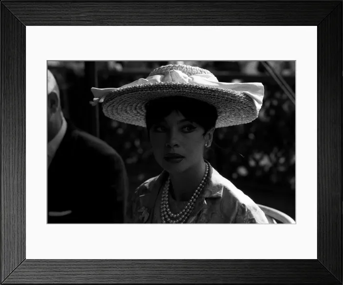 Framed Print : Leslie Carron actress at Sandown Races Framed Print : Leslie Carron actress at Sandown Races