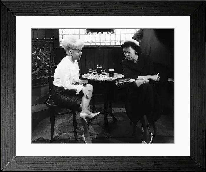 Framed Print : Barbara Windsor Actress In Sparrows Cant Sing