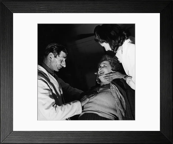 Framed Print : John Thomas Doctor checks out a London actress