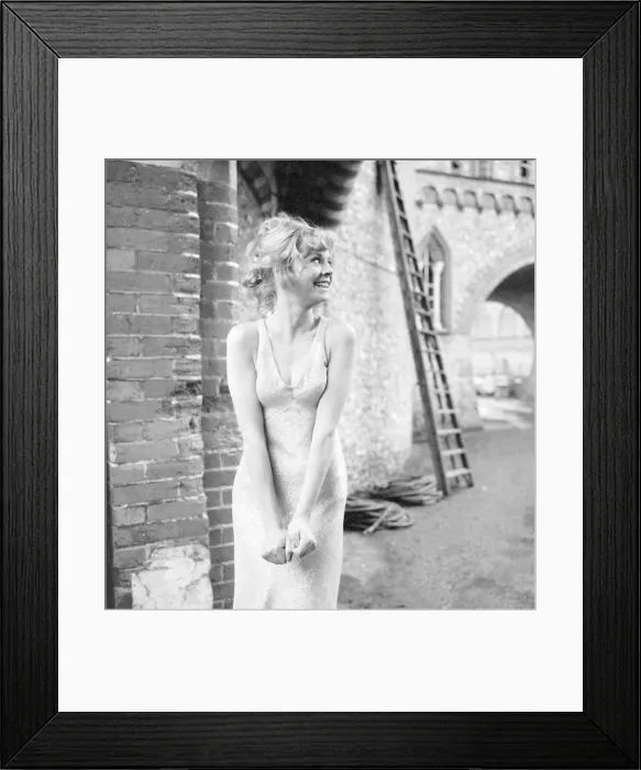 Framed Print : Susannah York seen here on location during the filming of Kaleidoscope at Horsley Towers
