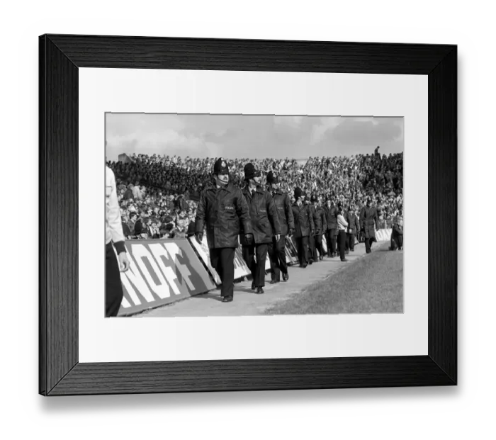 Framed Print : Manchester City 1 v. Crystal Palace 1. Division One Football. May 1981 MF02-28-062