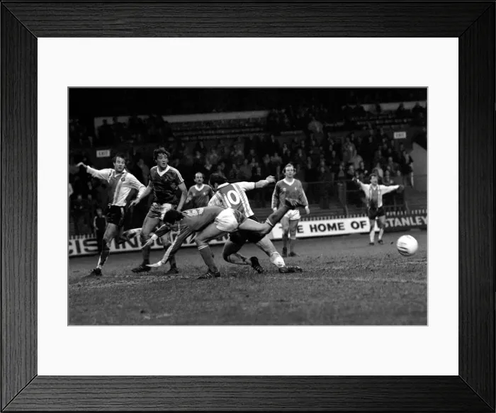Framed Print : Sheffield United 0 v. Gillingham 1. Division Three Football. January 1981 MF01-11-017 Framed Print : Sheffield United 0 v. Gillingham 1. Division Three Football. January 1981 MF01-11-017
