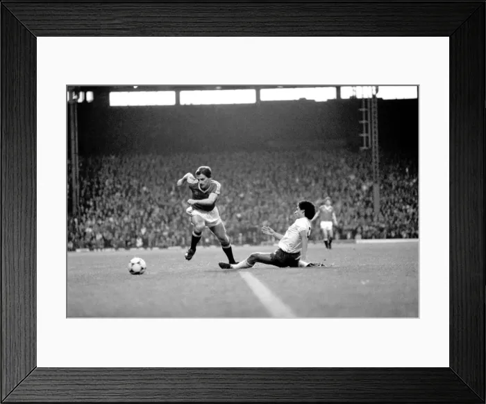 Framed Print : English League Division One match. Manchester United 1 v Tottenham Hotspur 0 Framed Print : English League Division One match. Manchester United 1 v Tottenham Hotspur 0